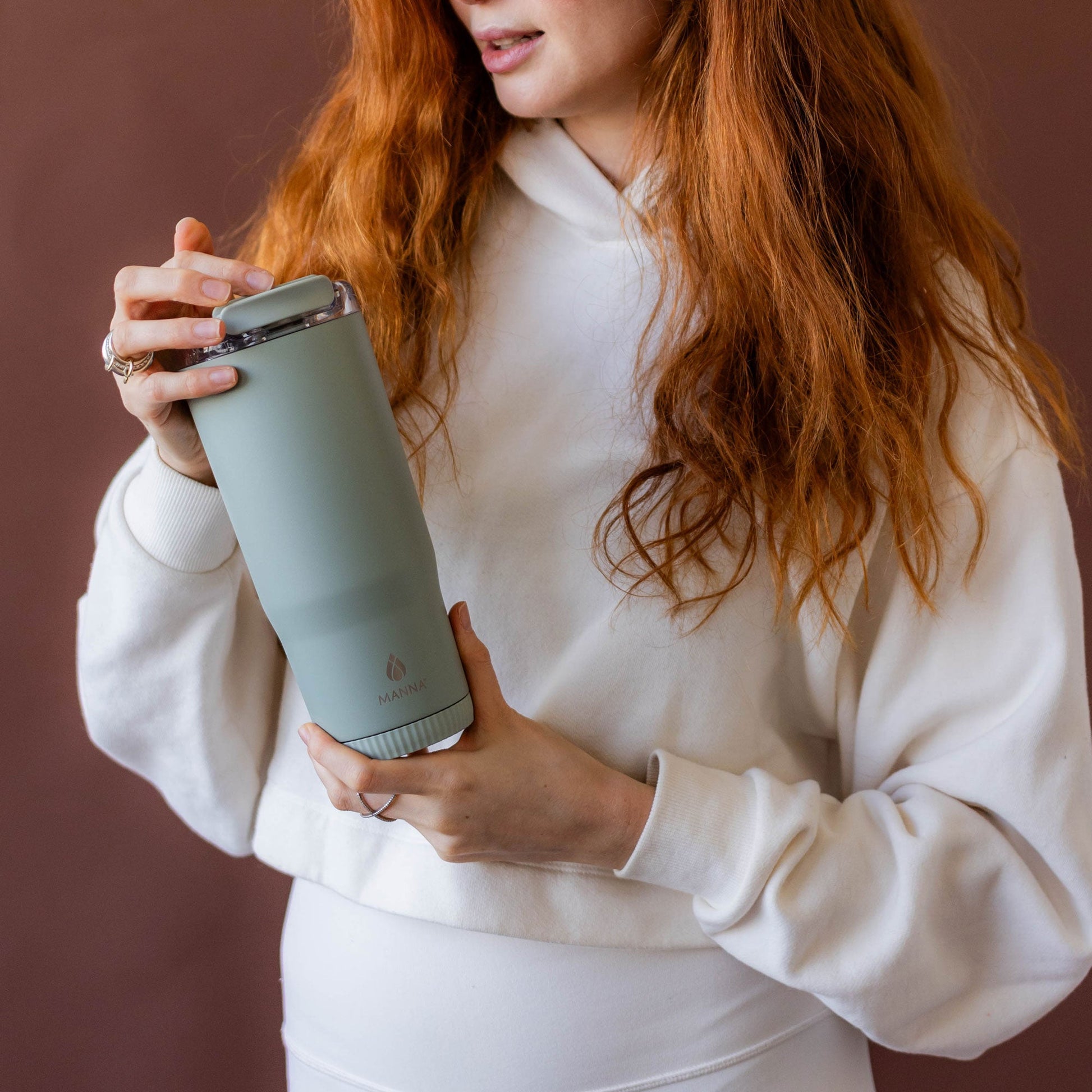 30-oz-groove-tumbler-o6 4Manna_Website_Lifestyles-17.jpg